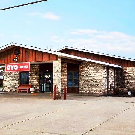Oyo Hotel Chesaning Route 52 & Hwy 57 Exterior foto